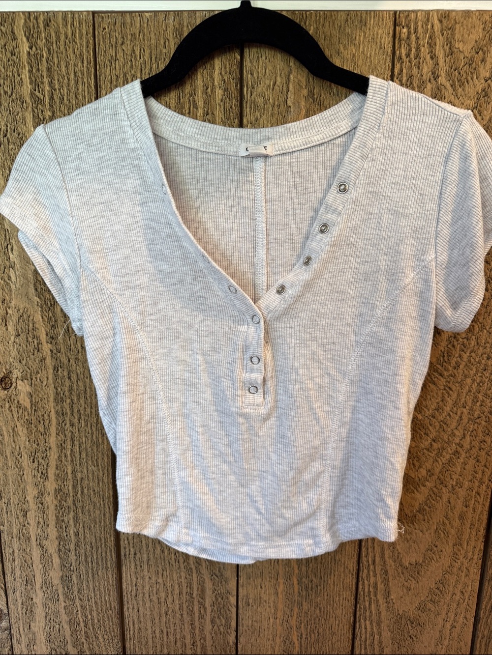 Garage 1/4 Button, Ribbed Short Sleeve Henley Top~ Size: Small